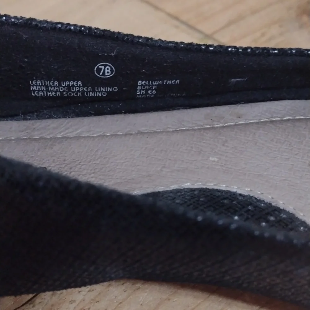 Earth Bellwether Black Leather Flat Shoes Size 7B